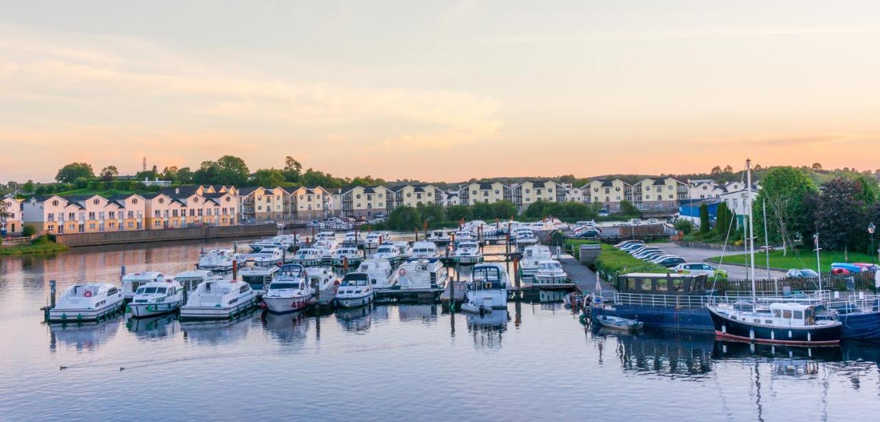 Five Bedroom Waterfront House Carrick-on-Shannon Экстерьер фото